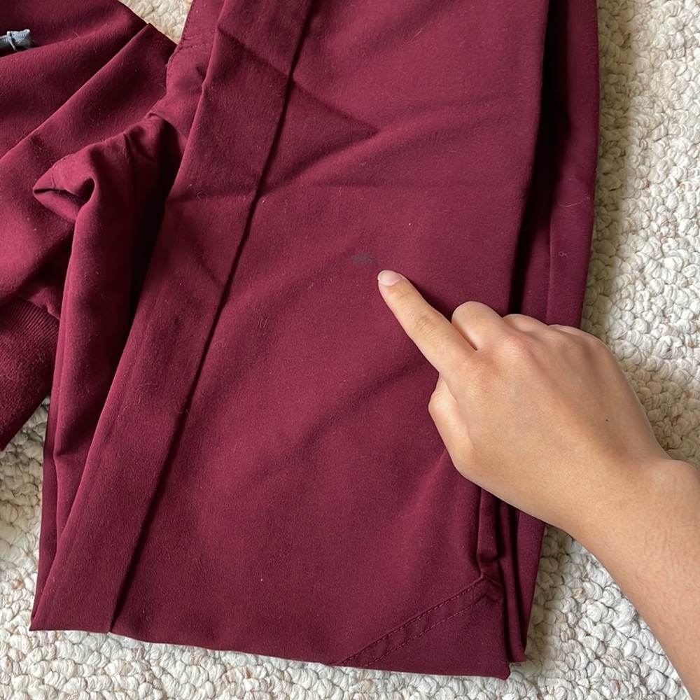 2 pairs Figs Zamora Jogger Scrub Bottoms Burgundy - Picture 4 of 4
